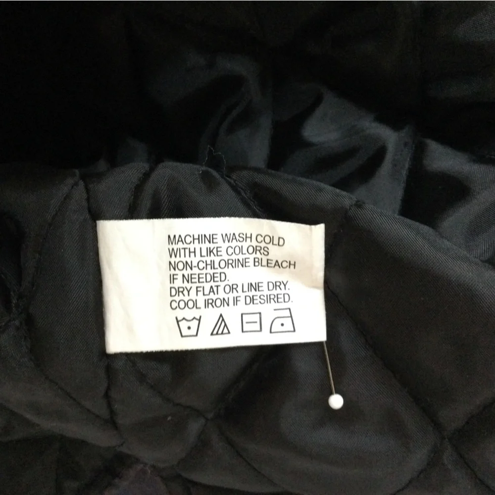 Canyon Guide Outfitters Hooded Quilted Jacket. Large - Picture 3 of 6